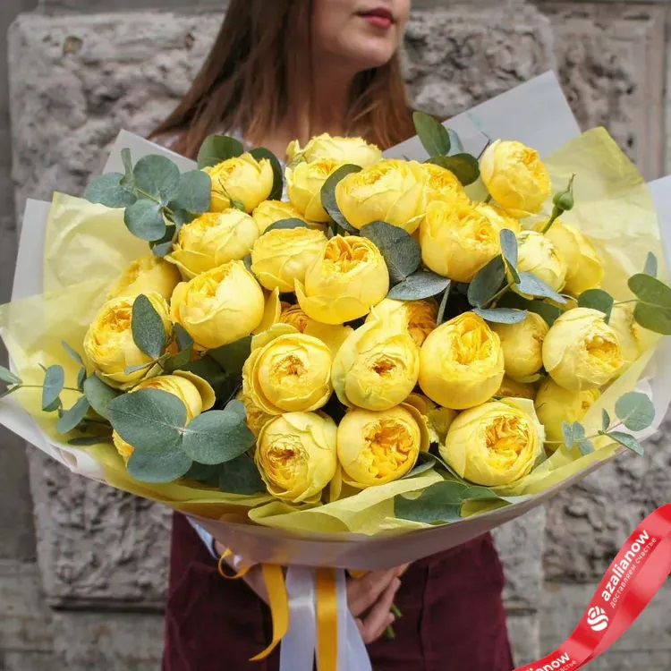 Букет желтых кустовых пионовидных роз от AzaliaNow