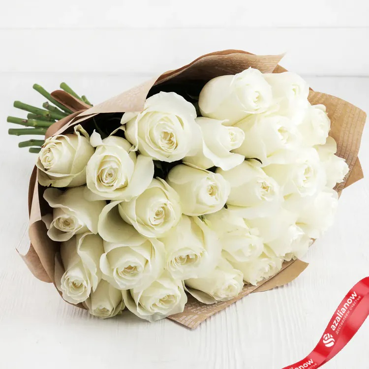 23 белые розы в крафте от AzaliaNow