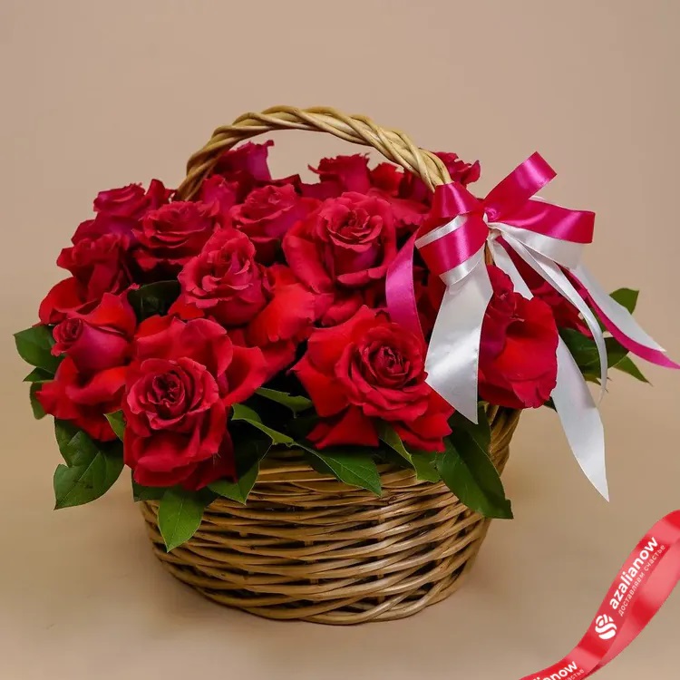 35 красных роз в плетеной корзине от AzaliaNow