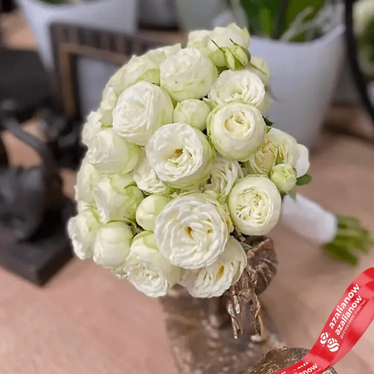11 белых пионовидных роз от AzaliaNow