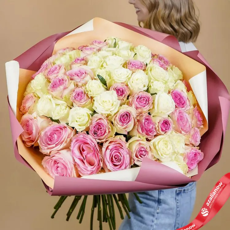 Шикарный букет из белых и розовых роз от AzaliaNow