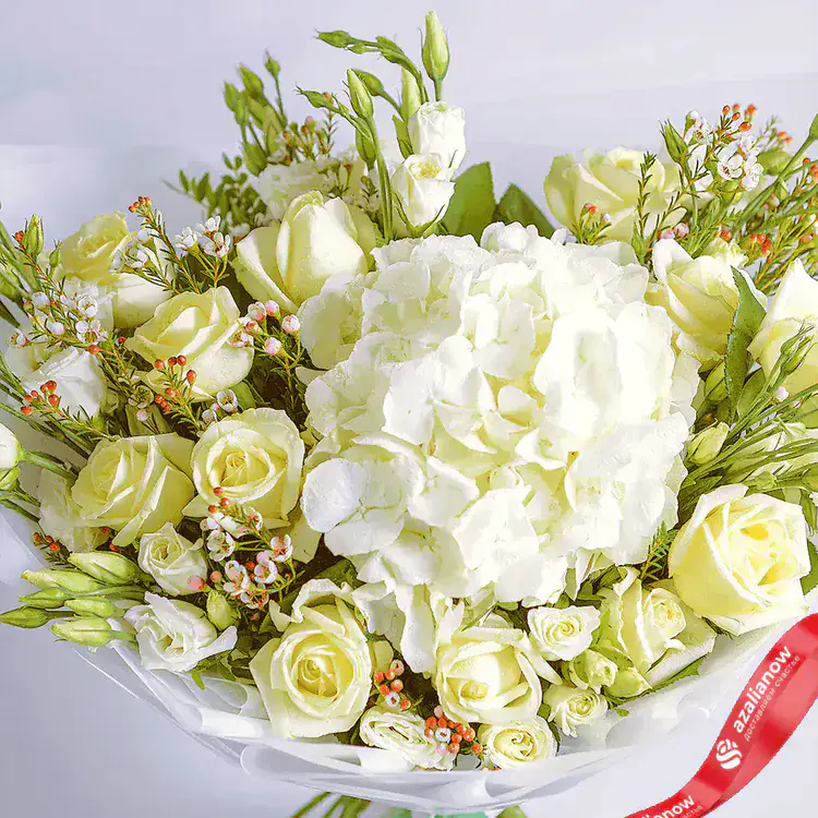 Гортензии, лизиантусы и розы в букете «Белоснежный» от AzaliaNow