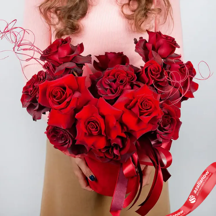 Букет алых роз в форме сердца от AzaliaNow