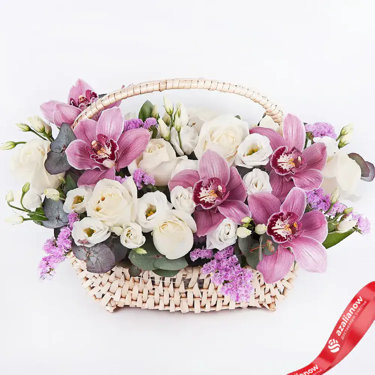 Орхидеи и лизиантусы в корзине «Расцветающая красота» от AzaliaNow