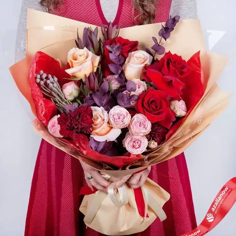 Розы и гвоздики в букете «Желание» от AzaliaNow
