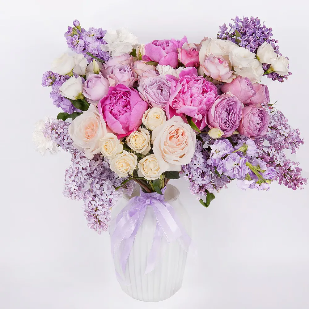 Букет из пионов, роз, сирени, маттиол «Вдохновение цветом» от AzaliaNow