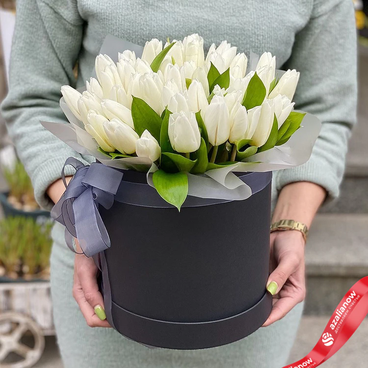 Белые тюльпаны в синей коробке от AzaliaNow