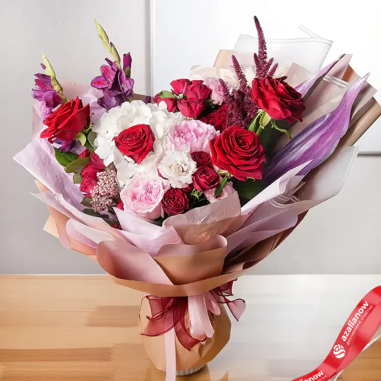 Розы, гладиолусы, лизиантусы и целозия в букете «Цветочный джаз» от AzaliaNow