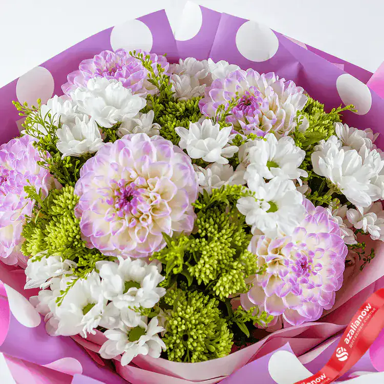 Георгины, хризантемы и седум в букете «На радость» от AzaliaNow
