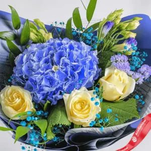 Гортензия, лизиантусы и розы в букете «Мечтаю о тебе» от AzaliaNow