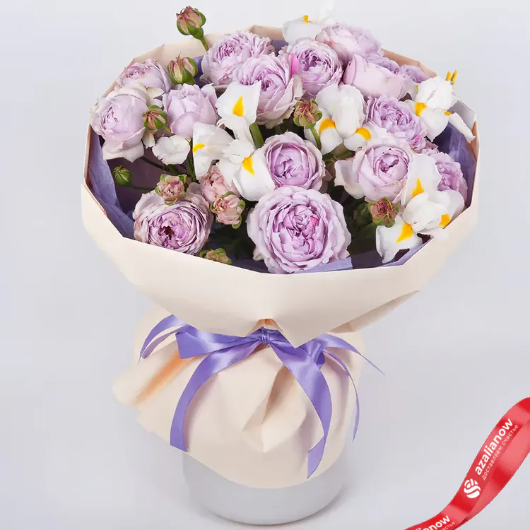 Пионовидные розы и ирисы в букете «Королевская элегантность« от AzaliaNow