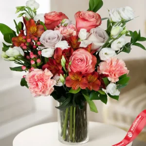 Розы, гвоздики, альстромерии и лизиантусы в букеты «Лед и пламя» от AzaliaNow
