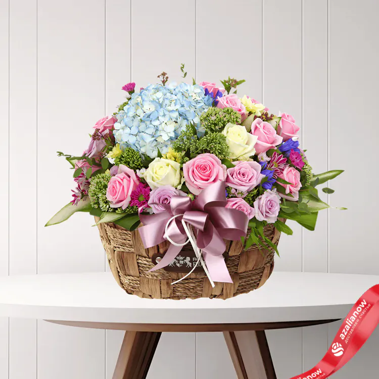 Розы, хризантемы, гортензия и седум в корзине «Просто приятно» от AzaliaNow
