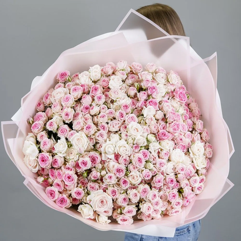 Огромный шикарный букет из белых и светло-розовых роз от AzaliaNow