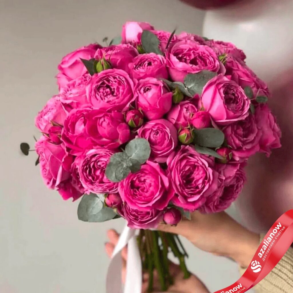 Букет невесты из 11 кустовых пионовидных розовых роз от AzaliaNow