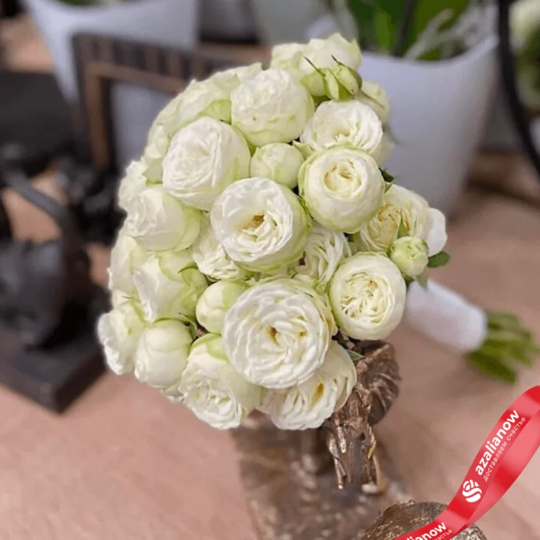 Букет невесты из 11 кустовых пионовидных белых роз от AzaliaNow